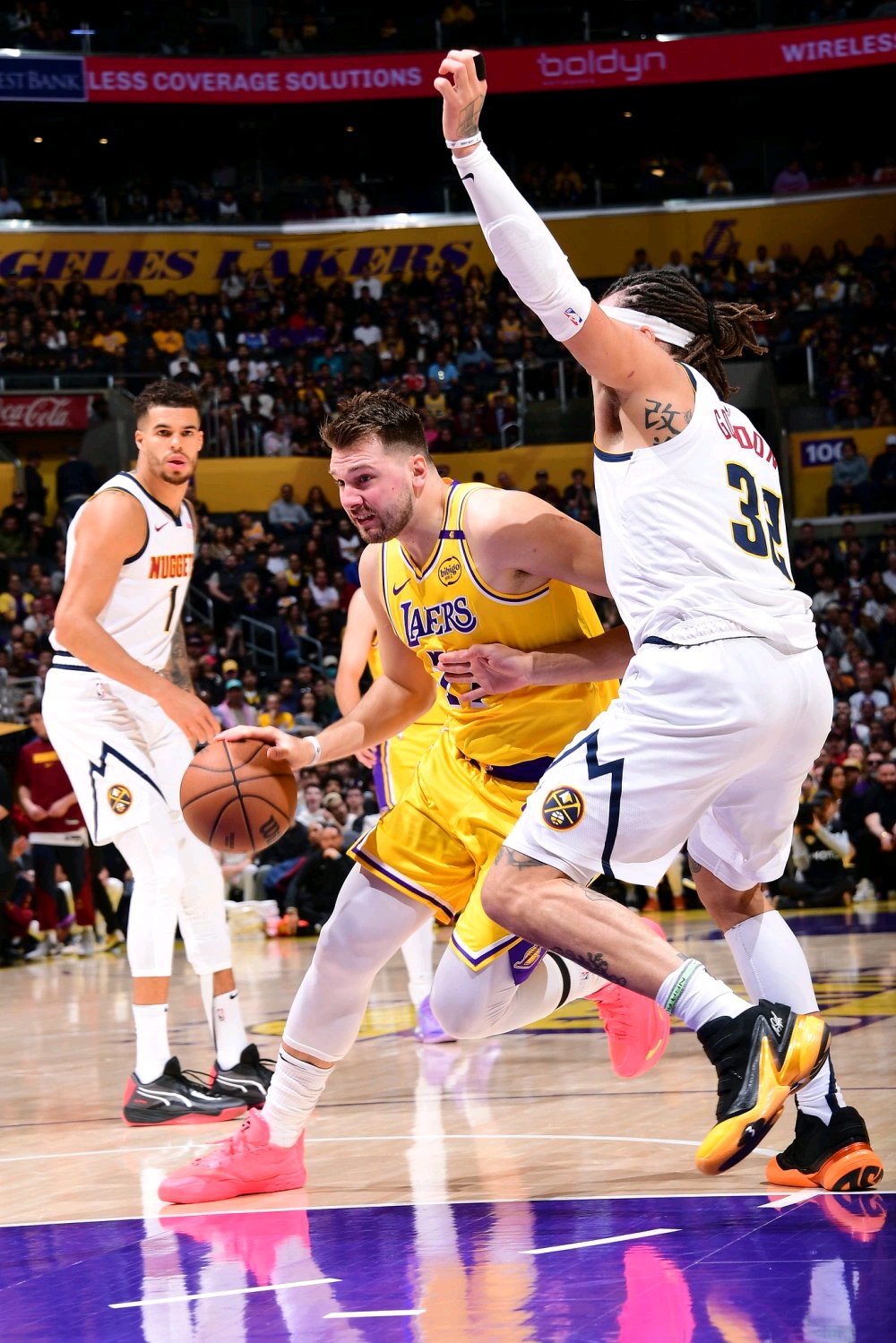 洛杉矶湖人迎NBA常规赛关键赛，赛后伤情更新，赛场秩序良好，心理建设被强调的简单介绍