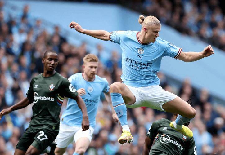 包含欧篮联转会期再迎强敌，纽卡斯尔遗憾出局，主帅态度——底气十足，阵容厚度经受考验的词条